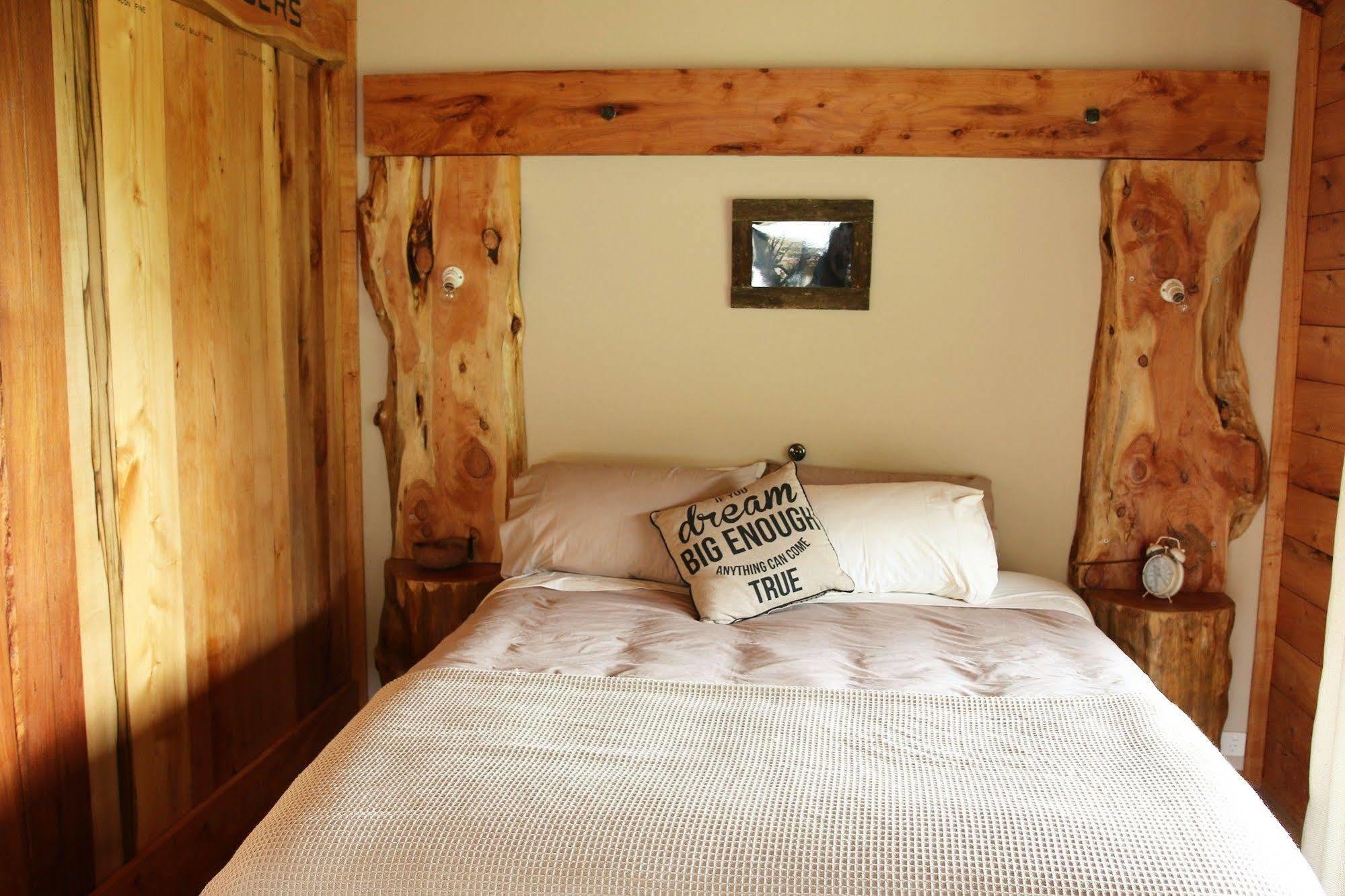 Rustic Hut Bush Retreat Panzió Penguin Kültér fotó